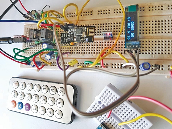 Remote Controlled Stereo FM Radio on Breadboard